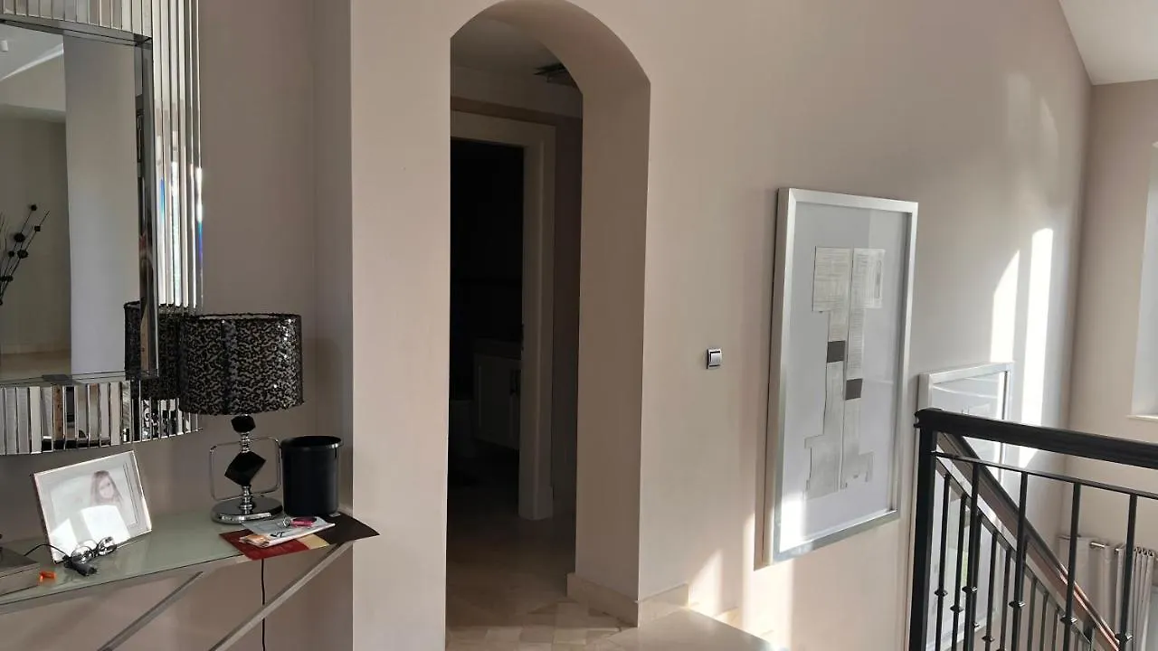 Homestay Villa Maracana Marbella